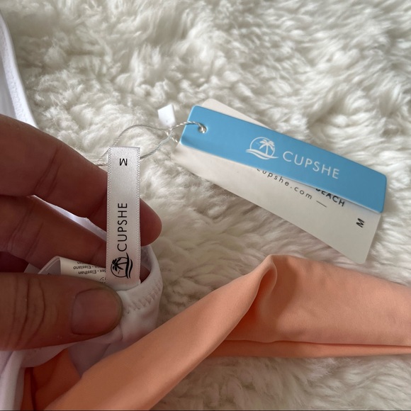 Cupshe One Piece Color Block Plunge Neck Swimsuit Size Medium NWT - Picture 4 of 4